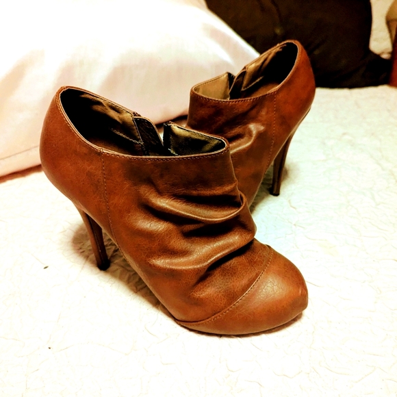 Shoes - Picture 2 of 3